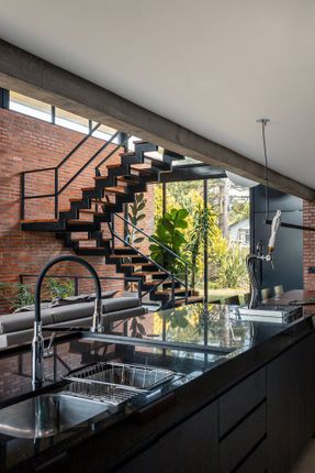 Gralhas House