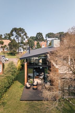 Gralhas House