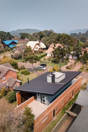 Gralhas House
