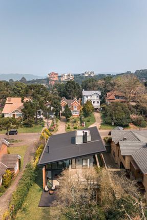 Gralhas House
