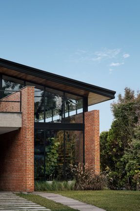Gralhas House