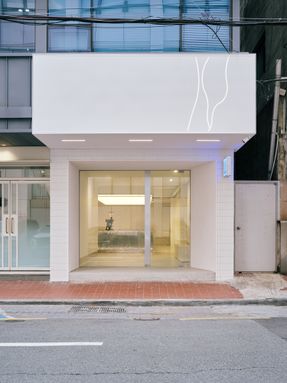 Demer Busan Station Store