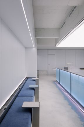 Demer Busan Station Store