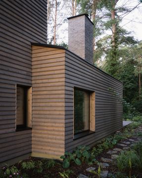Residence On The Edge Of National Forest