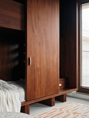 V8 Apartment