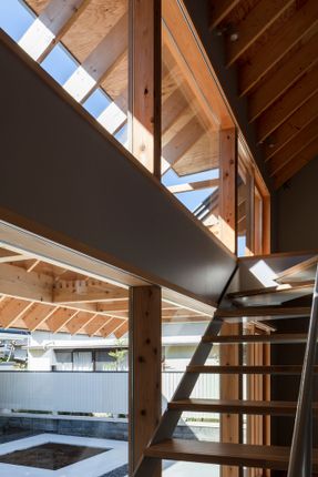 Folded Roof House