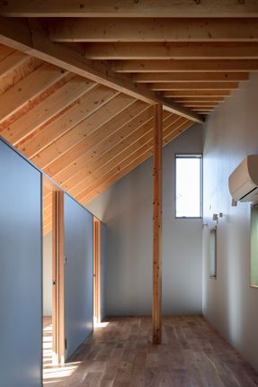 Folded Roof House