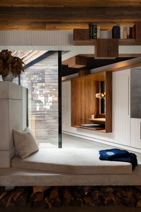 91.0 House