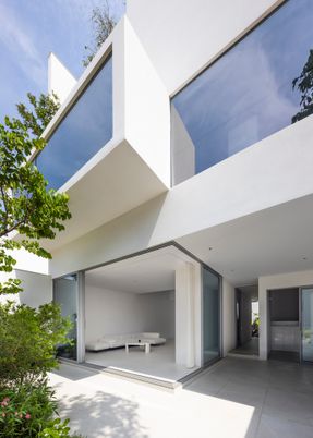 F10 House