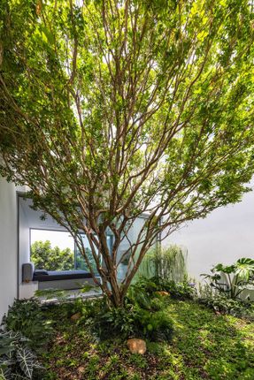 F10 House
