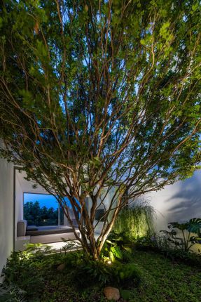 F10 House