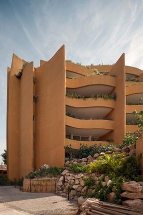 Carpinteros Residential Building