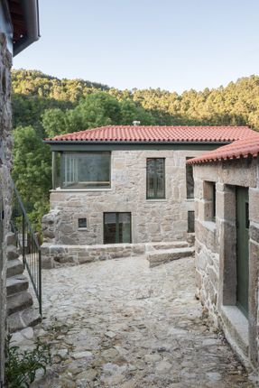 The Sister Houses