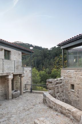 The Sister Houses