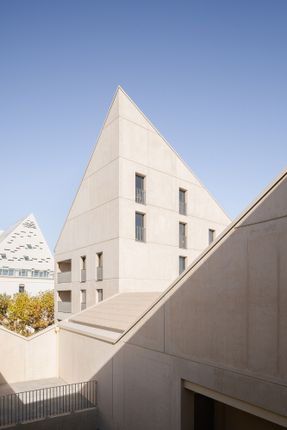 63 Housing Units For The Bastide-niel Urban Development