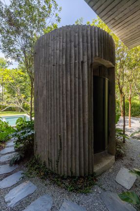 Tropical Shift House