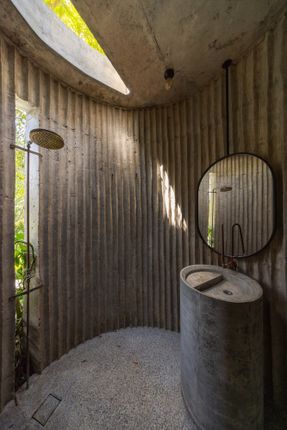 Tropical Shift House