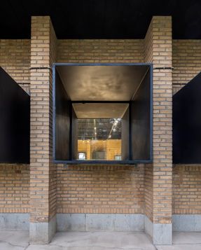 Wall-Less Gallery