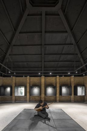 Wall-Less Gallery
