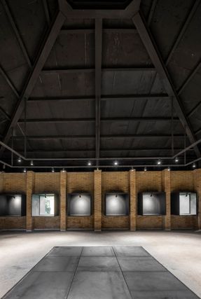 Wall-Less Gallery