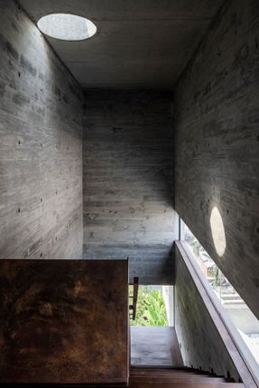V House