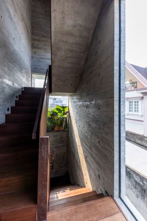 V House