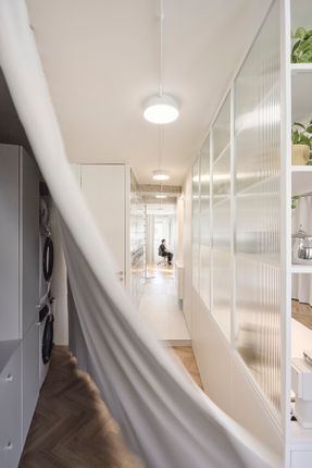 No-Wall Apartment