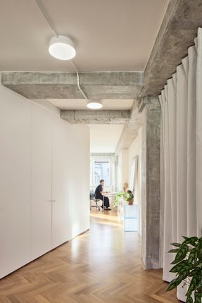 No-Wall Apartment