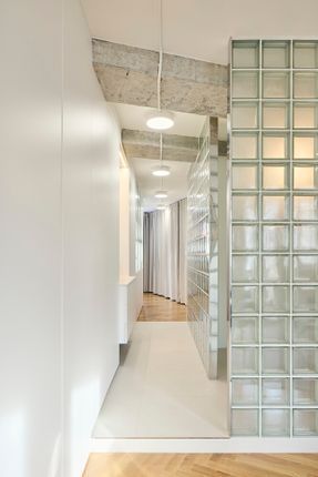 No-Wall Apartment