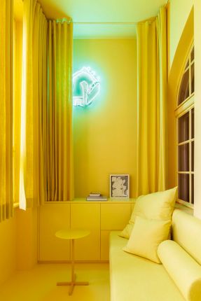 MOM Apartment