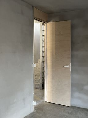 L33 Narrow House
