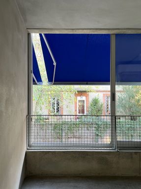 L33 Narrow House