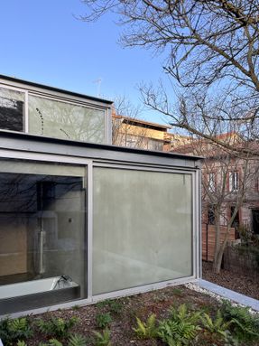 L33 Narrow House