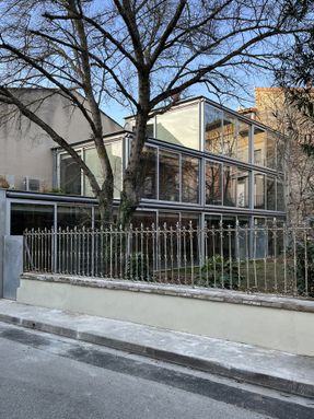 L33 Narrow House