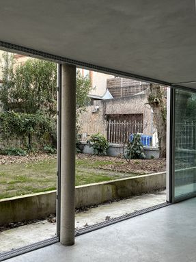 L33 Narrow House