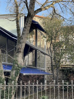 L33 Narrow House