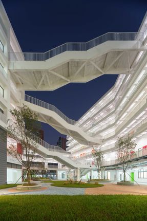 Shenzhen Longhua Foreign Languages School (Fucheng Campus)