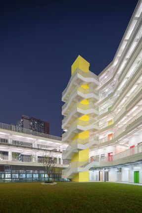 Shenzhen Longhua Foreign Languages School (Fucheng Campus)