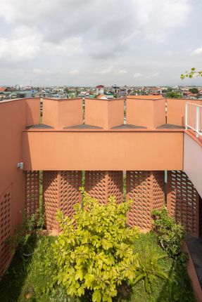 Creative Usage Of Bricks & Earth