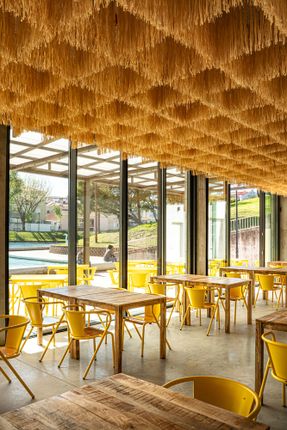 É Um Restaurante
