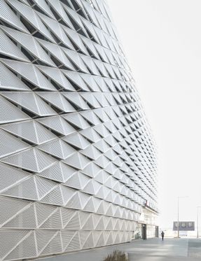 Neckarbogen Neighborhood Parking Garage