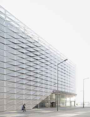 Neckarbogen Neighborhood Parking Garage
