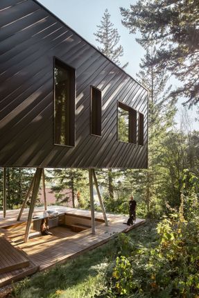 Passive House Forest Retreat