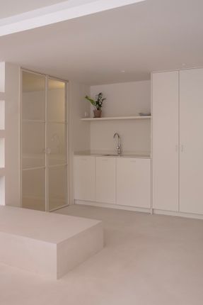 Unwhite Office