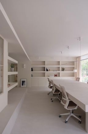 Unwhite Office