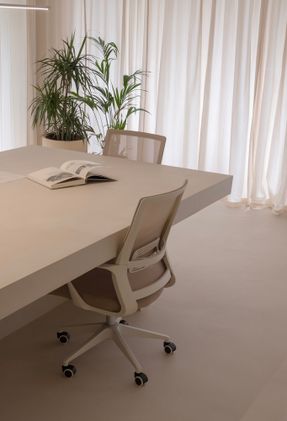 Unwhite Office