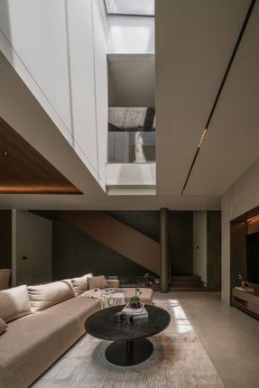 O16 House