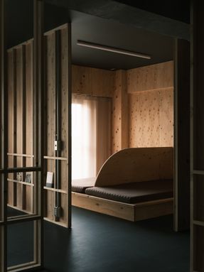 Six-grid House In Osaka