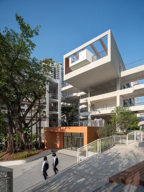 Hongling Middle School Shixia Campus