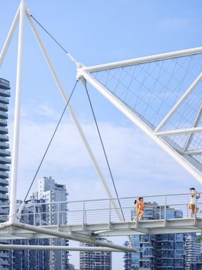 Edenland Pedestrian Bridge In Luxelakes